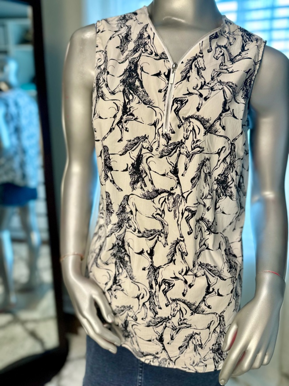 Tahari Sleeveless Horse Print Zip Front Blouse Top Medium Black Ivory Cotton